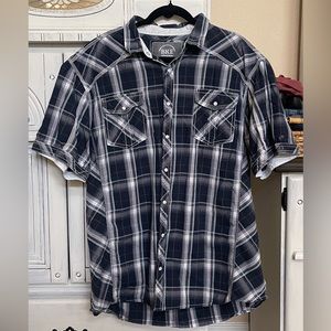 Men’s BKE Athletic fit shirt.